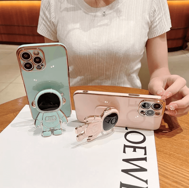 Astronaut phone case