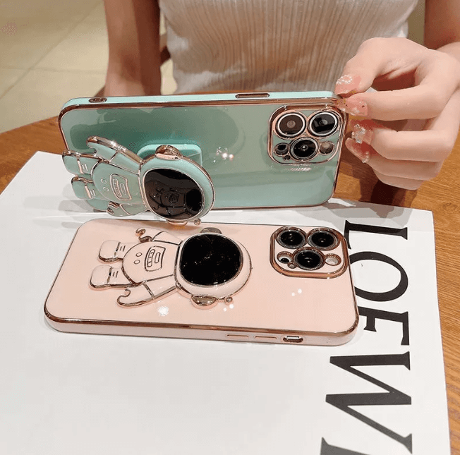 Astronaut phone case