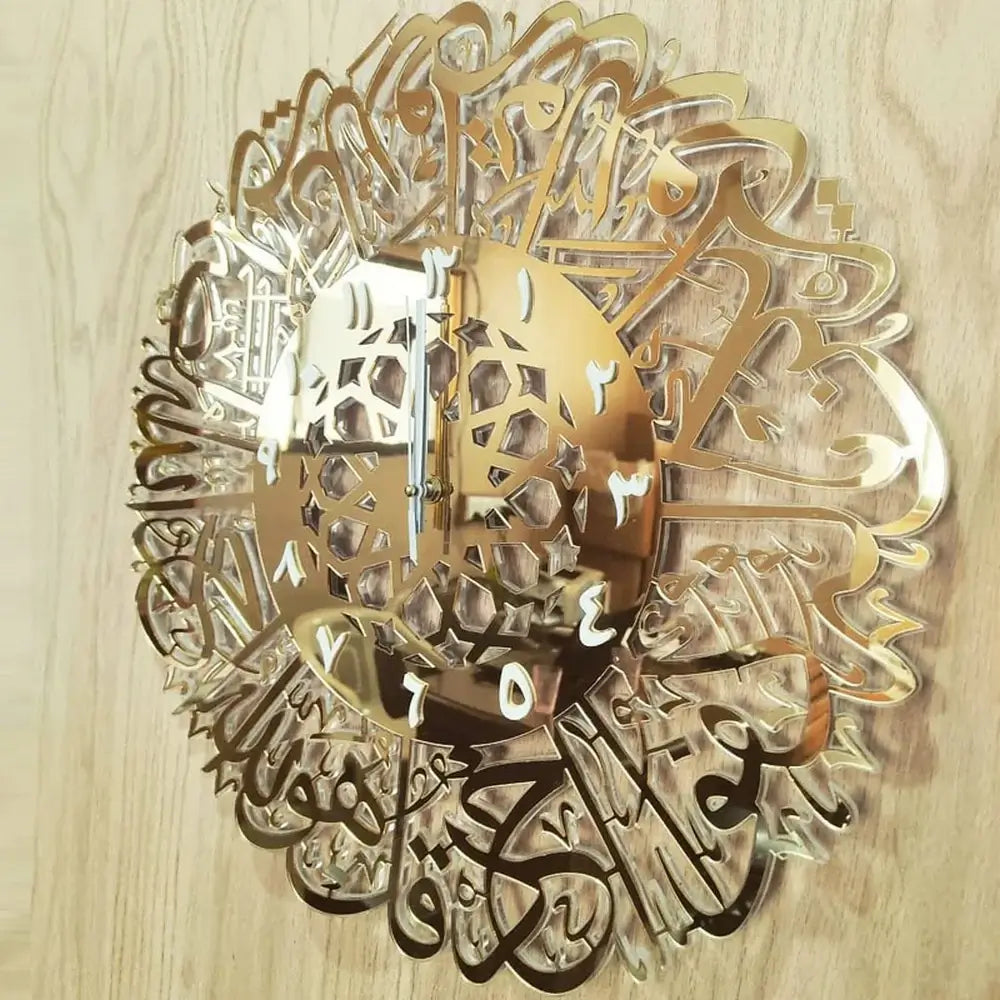 Veggklokke med arabisk kalligrafikunst