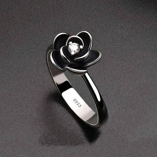 BLACK DAHLIA FLOWERY RING