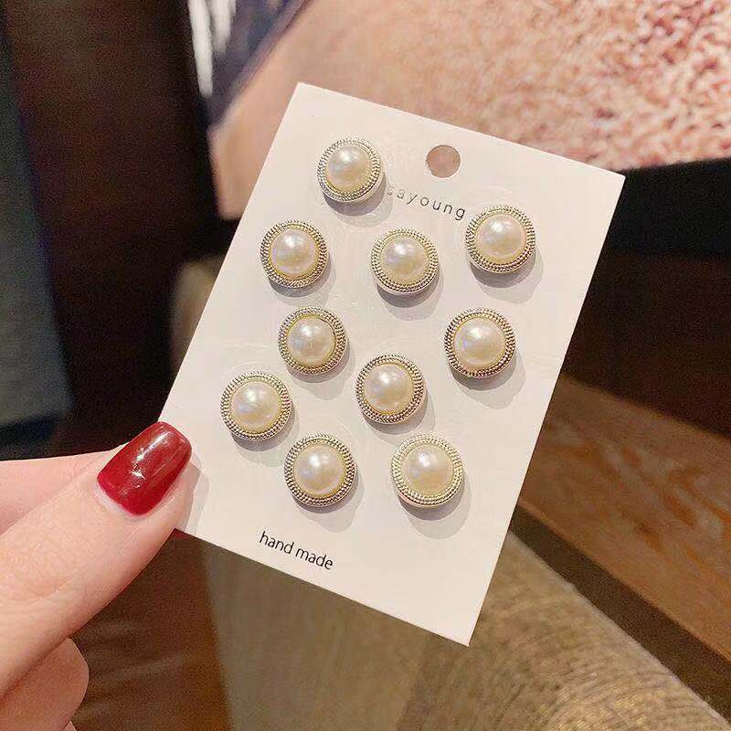 Women Elegant Brooch