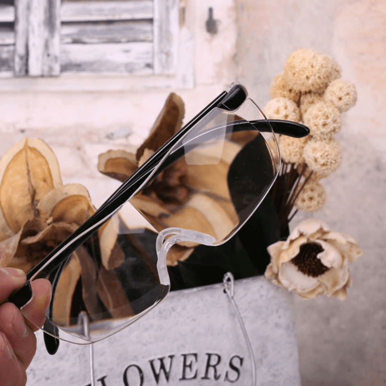 Magnifying Glasses | 250 degree vision