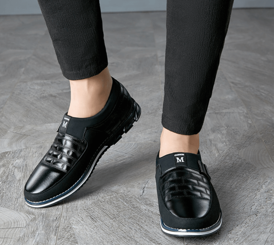 Pustende herresko i skinn